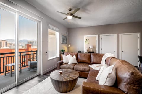 View (from property/room), Balcony/Terrace, Living room