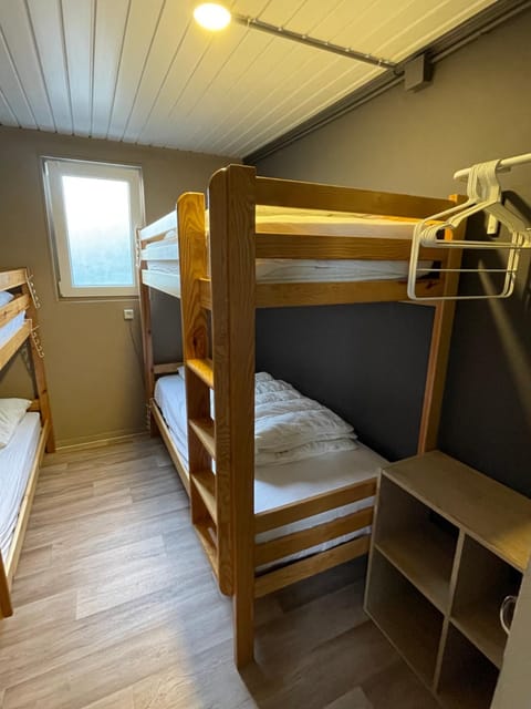 Bedroom, bunk bed