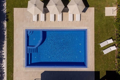 Swimming pool, sunbed
