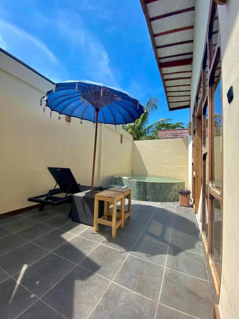 Patio, Day, Balcony/Terrace, sunbed