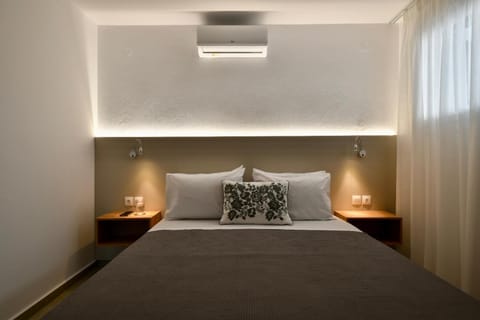 Bed, Bedroom, air conditioner