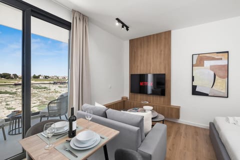 TV and multimedia, Living room, Seating area, Evening entertainment