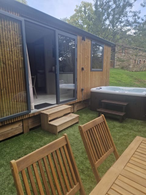 Patio, Hot Tub