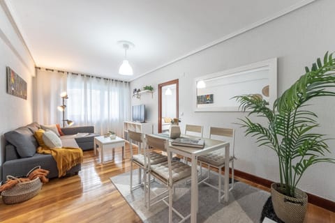 TV and multimedia, Living room, Dining area