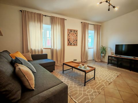 Communal lounge/ TV room, TV and multimedia, Living room, Evening entertainment