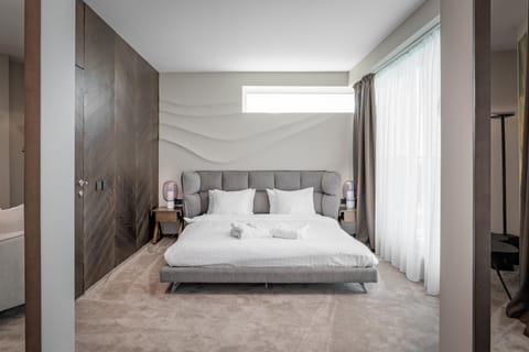 Bed, Photo of the whole room, Bedroom, towels, wardrobe