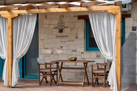 Patio, Dining area