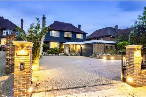 Property building, Day, Neighbourhood, Street view