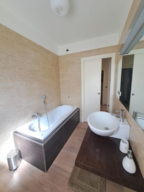 Toilet, Bathroom, towels