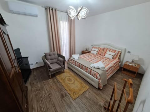 Bed, Photo of the whole room, Bedroom, air conditioner