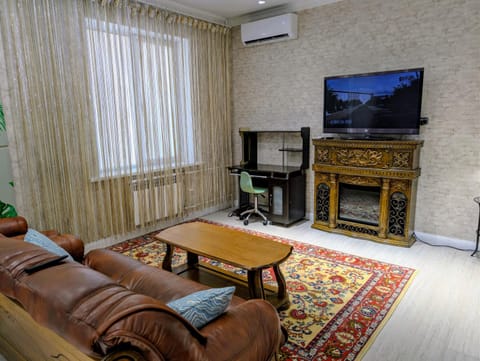 TV and multimedia, Seating area, air conditioner