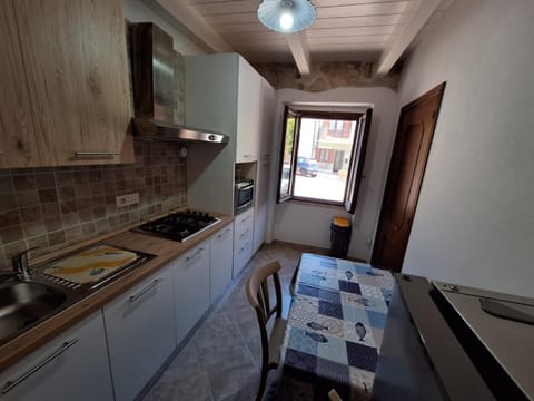 Kitchen or kitchenette, Dining area, stove