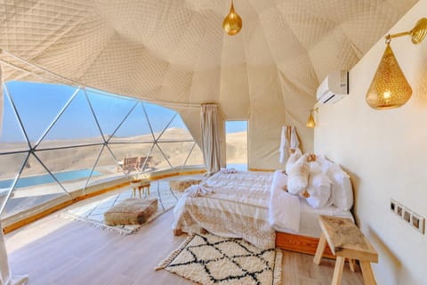 Bed, Natural landscape, View (from property/room), Photo of the whole room, Seating area, Bedroom, Swimming pool, towels, air conditioner
