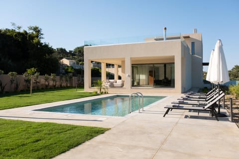 Property building, Patio, Spring, Day, Garden, Garden view, Pool view, Swimming pool, Swimming pool, sunbed