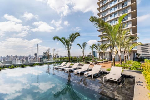 Property building, Pool view, Swimming pool, Swimming pool, sunbed