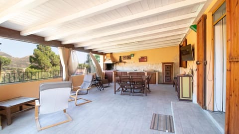 Patio, TV and multimedia, View (from property/room), Kitchen or kitchenette, Dining area