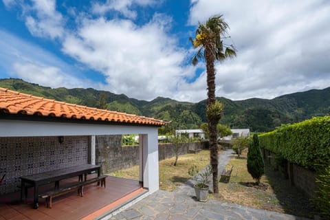 Property building, Day, Natural landscape, Garden, Garden view, Mountain view