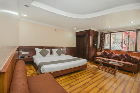 Bed, Living room, Seating area, Bedroom