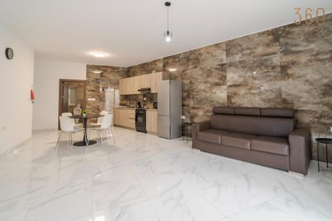 Kitchen or kitchenette, Living room, Seating area, minibar, oven