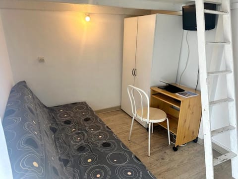 Communal lounge/ TV room, Photo of the whole room, Seating area, bunk bed