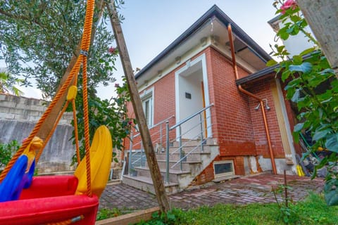 Property building, Communal lounge/ TV room, Day, Children play ground, Garden, Evening entertainment, Garden view