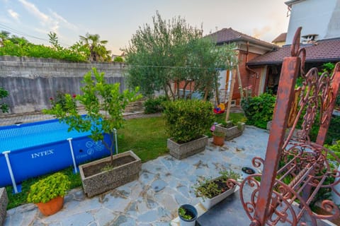 Property building, Day, Garden, Garden, Garden view, Pool view, Swimming pool, Swimming pool