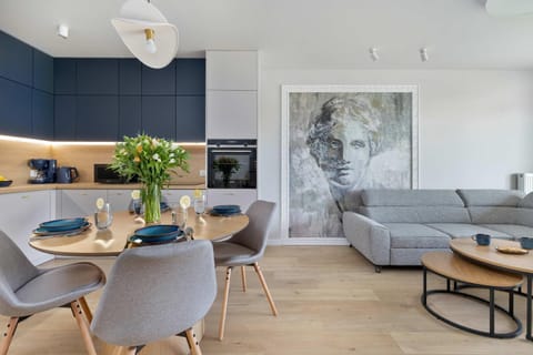 Kitchen or kitchenette, Living room, Seating area, Dining area