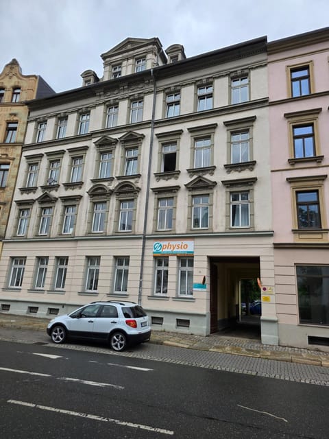Property building, Facade/entrance, Day, Location, Parking
