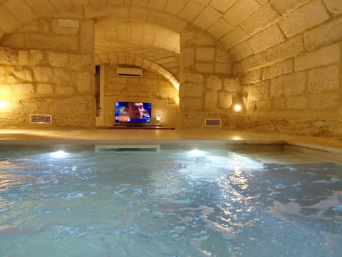 Hot Tub, Pool view, Swimming pool