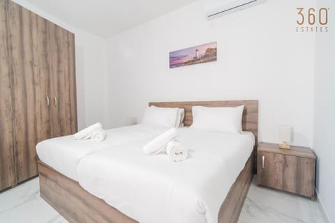 Bed, Photo of the whole room, Bedroom, towels, wardrobe, air conditioner