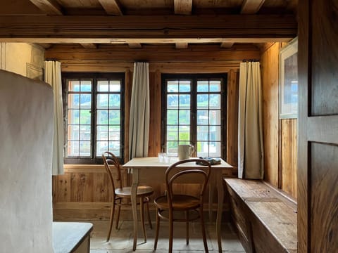 Seating area, Dining area