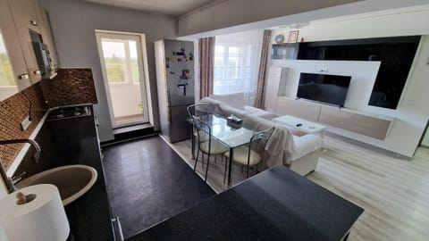 Communal lounge/ TV room, TV and multimedia, Living room