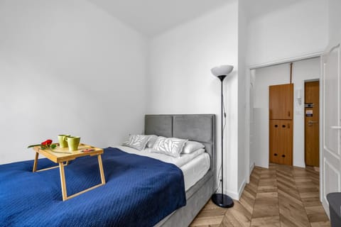 Bed, Living room, Photo of the whole room, Seating area, Bedroom, towels