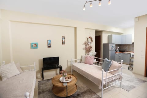 TV and multimedia, Kitchen or kitchenette, Living room, Seating area, Dining area, oven, stove