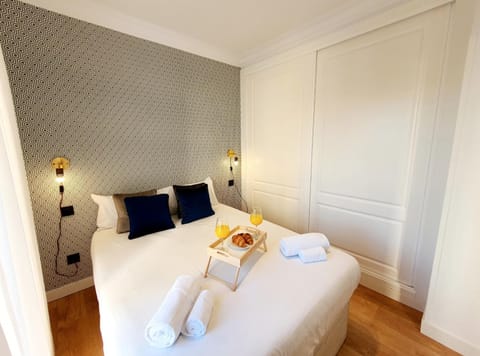 Bed, Photo of the whole room, Bedroom, towels, wardrobe