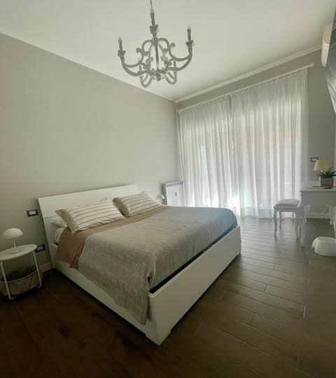Photo of the whole room, Bedroom, air conditioner
