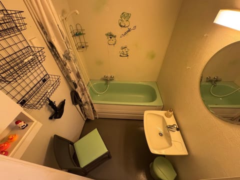 Shower, Bathroom, Area and facilities, Area and facilities, Bath, Internal: Not applicable to any particular room