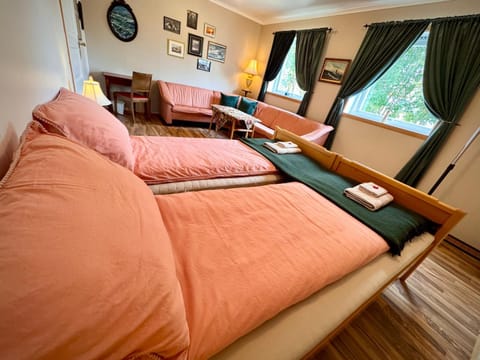 Bed, Photo of the whole room, Seating area, Bedroom