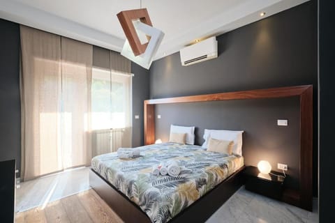 Bed, Bedroom, towels, air conditioner