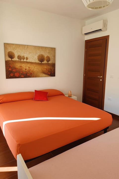 Bed, Photo of the whole room, Bedroom, wardrobe, air conditioner
