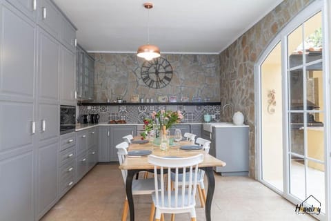 Kitchen or kitchenette, Dining area, dishwasher, oven, stove