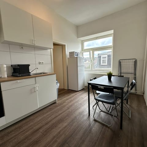 Kitchen or kitchenette, Dining area, oven, stove, toaster