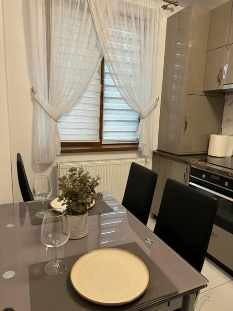 Kitchen or kitchenette, Living room, Seating area, Dining area, minibar, stove