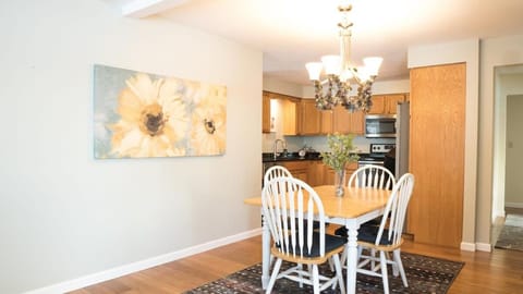 Comfy Escape with Lake Chapin views House in Berrien Springs