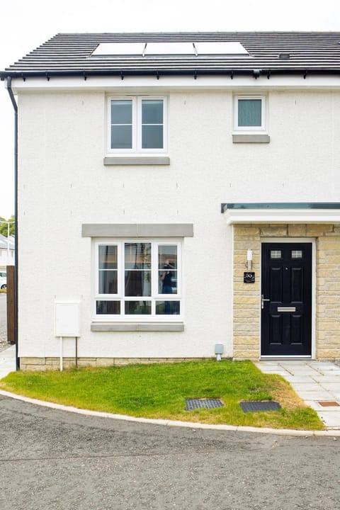 City and Loch Ness Blend House in Inverness