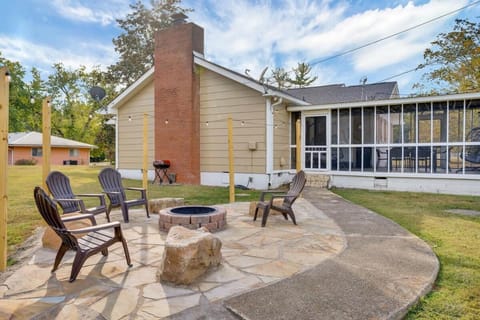 Blue Bird Spur Outdoor dinning fire pit & games House in Alabama