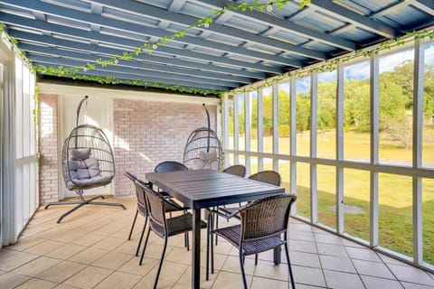 Blue Bird Spur Outdoor dinning fire pit & games House in Alabama