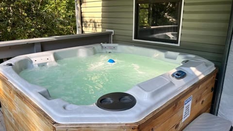 Large Hillside Retreat with Pool and Hot Tub House in Alabama