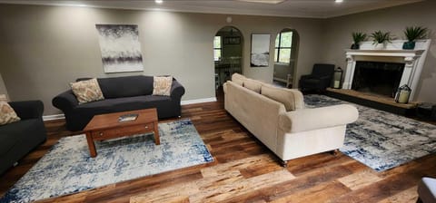 Large Hillside Retreat with Pool and Hot Tub House in Alabama