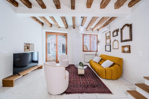Communal lounge/ TV room, TV and multimedia, Living room